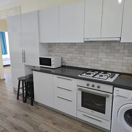 Charming 1+1 Caesar Trikomo