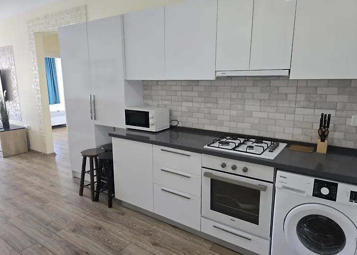 Charming 1+1 Caesar Trikomo